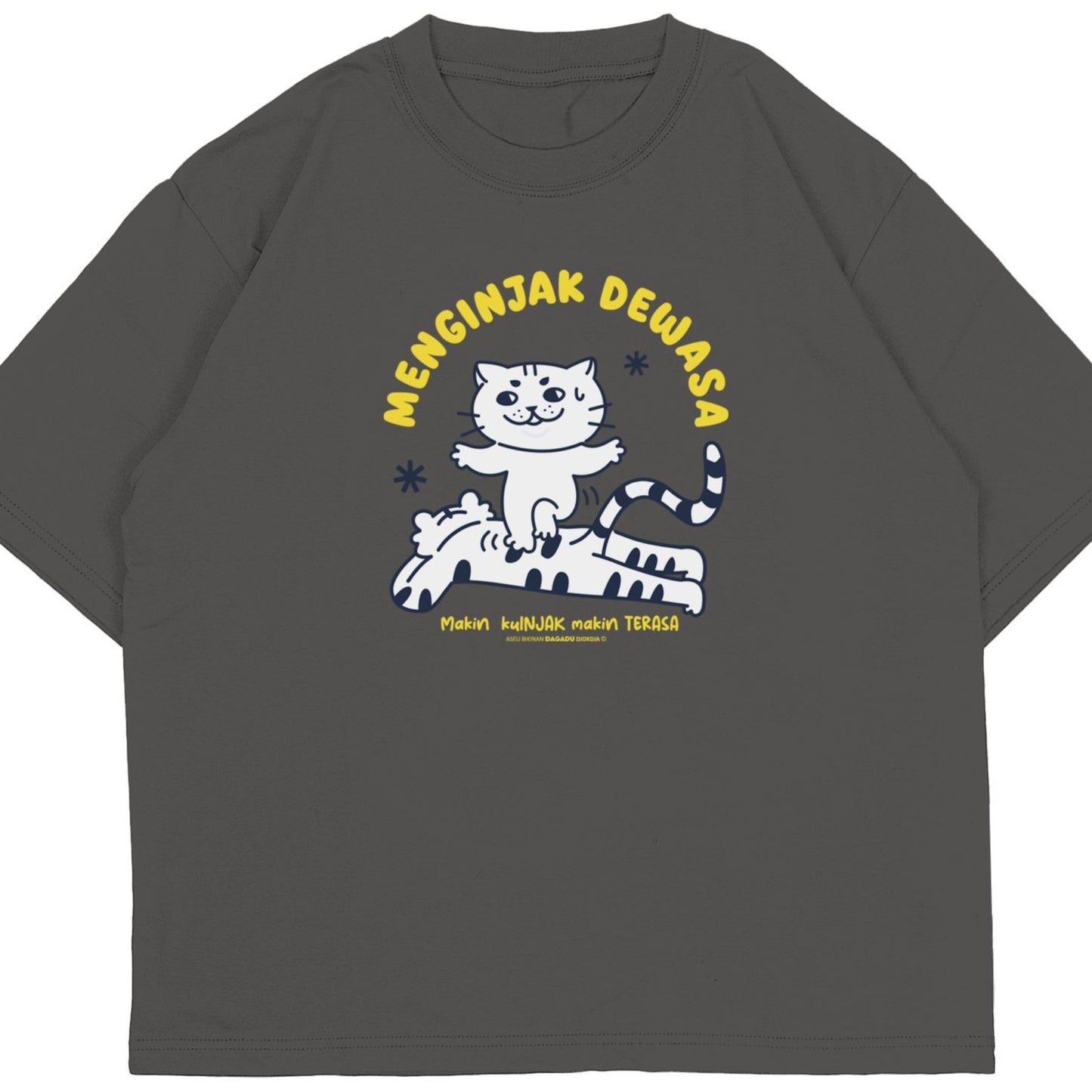 Dagadu T-Shirt Oversize Menginjak Dewasa | Kaos Lengan Pendek Pria Wanita | Cotton Interlock