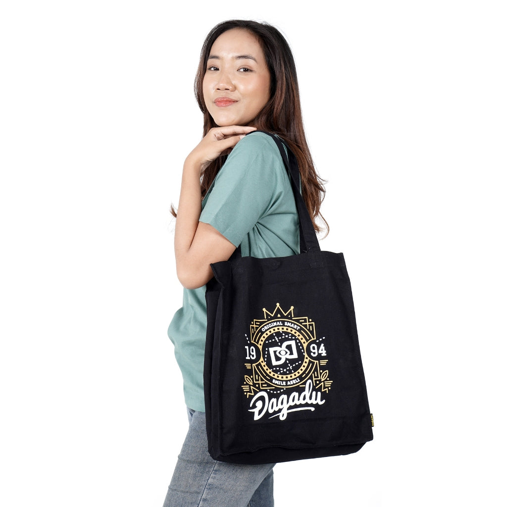 Dagadu Totebag Bagpak Keris - Hitam