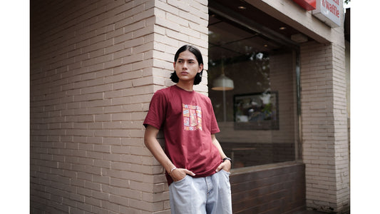 cowo menggunakan baju merah