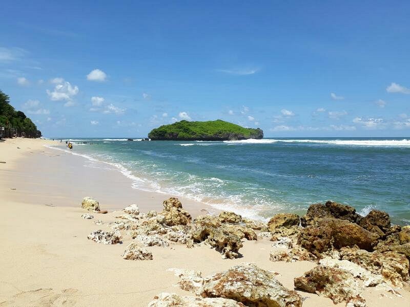 Wisata Pantai Sadranan Jogja 2025: Info Tiket, Lokasi, Snorkeling, dan Itinerary
