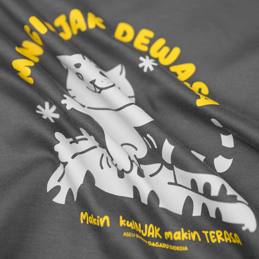 Dagadu T-Shirt Oversize Menginjak Dewasa | Kaos Lengan Pendek Pria Wanita | Cotton Interlock